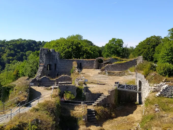 Château fort de Logne | Une visite 100 % médiévale à Vieuxville