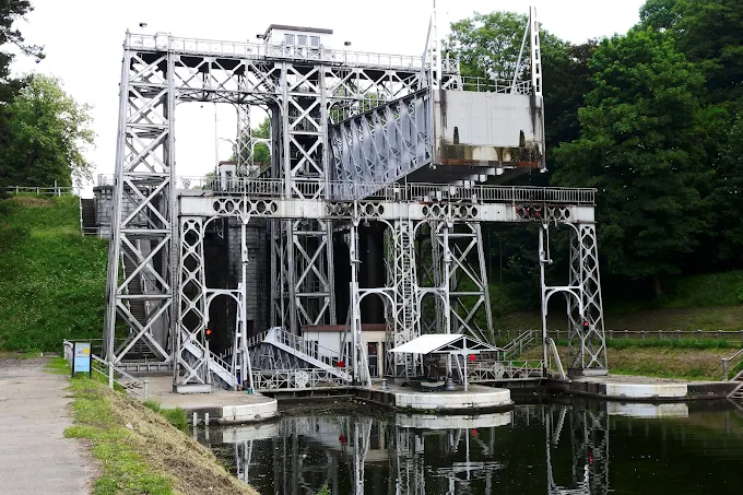 Les ascenseurs hydrauliques du Canal du Centre