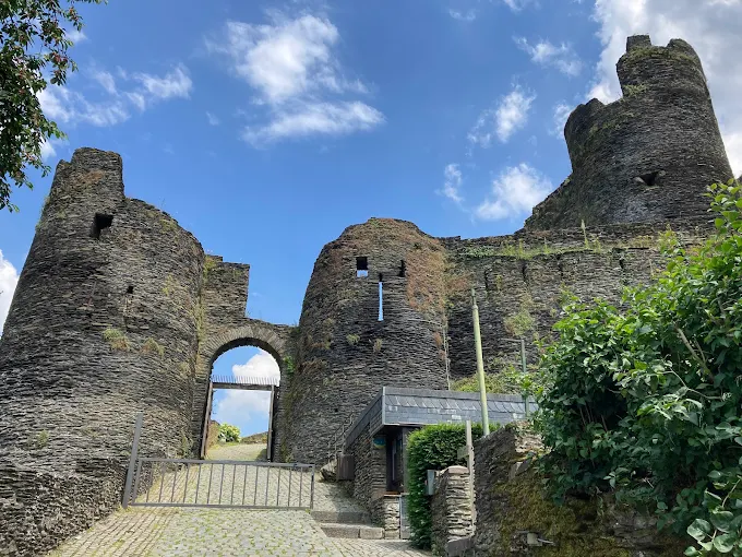 Ruines du Château Féodal de La Roche-en-Ardenne